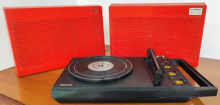 Vitrola toca discos Phillips Bivolt