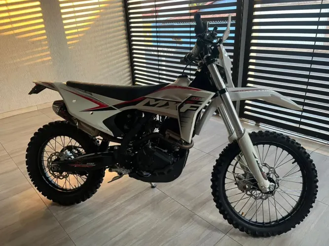 MXF 270f 2024, único dono, pouco uso