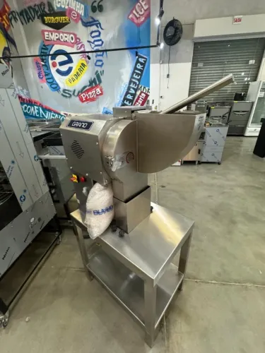 RALADOR E DESFIADOR DE ALIMENTOS COM DESFIADOR E PEDESTAL 380V TRIFASICO CAPACIDADE 150KG