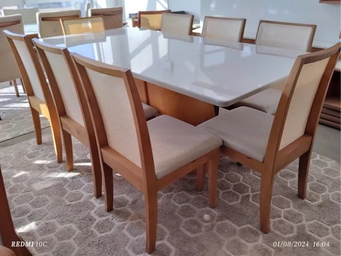 Mesa de Jantar Elegante com Cadeiras de madeira