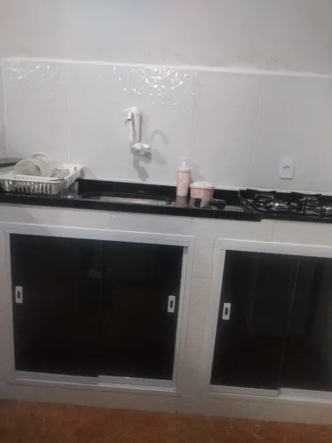 Armário de cozinha com portas de correr personalizado para seu lar