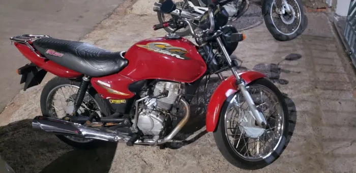Vende se moto ótima  em.dias só transferir 