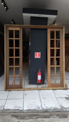 Porta balcão 200x215 madeira itauba 