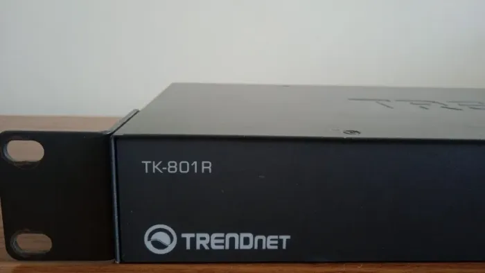Switch Vídeo TRENDnet TK-801R - Chaveador KVM Rack Mount 8 portas PS/2