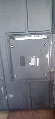 Tv 43 polegadas marca hq com a tela quebrada 