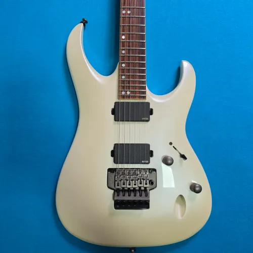 Guitarra Cort Viva Custom EMG 81-85 ZERADA !!!