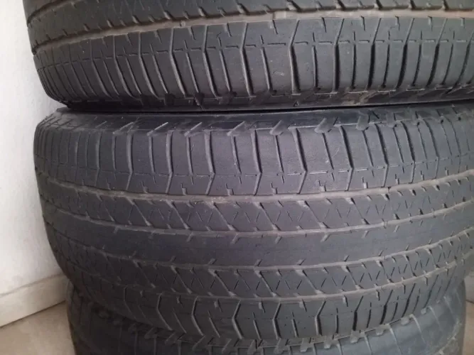 Vendo 04 pneus 265/60R18