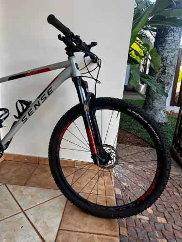 SENSE IMPACT EVO - TAM. 19/L - 200 km rodados 
