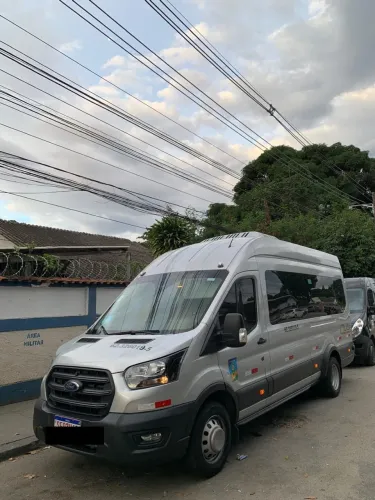 Transit executiva 19 + 1 com maleiro