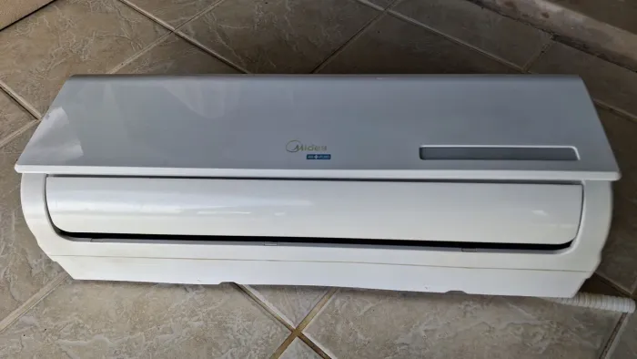 Evaporadora 9000 BTU Midea / Confee