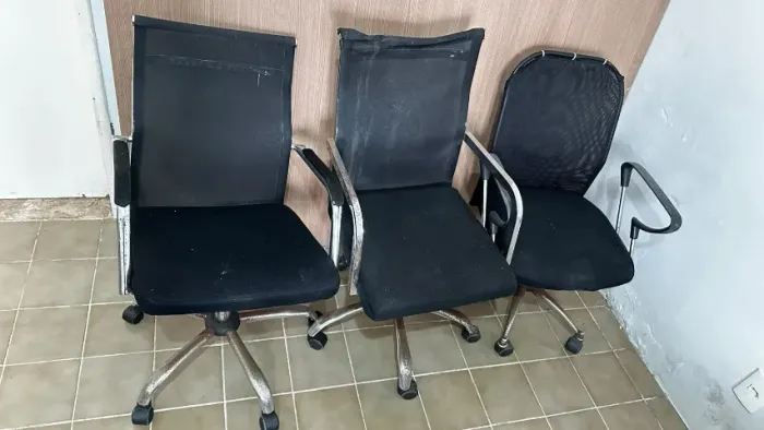 Vende-se 03 Cadeiras de escritório