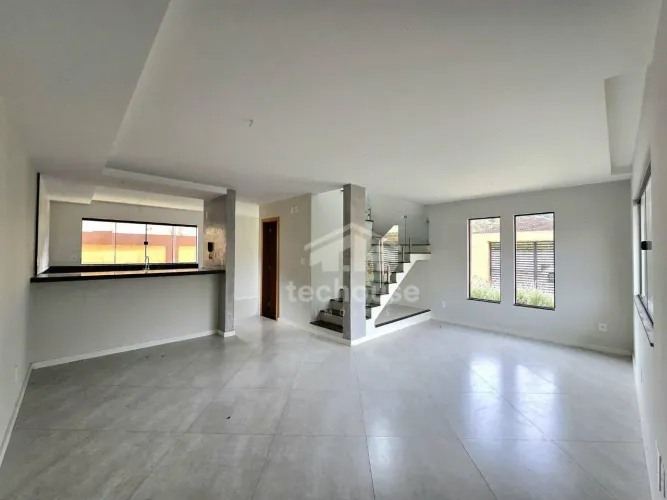 Casa em Condomínio no Bairro de Fátima, Teresópolis: 3 Quartos com Suíte e Perto do Bairro