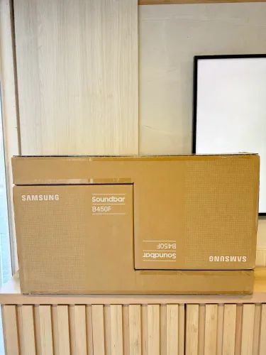 Soundbar Samsung HW-B450F  Bluetooth com Subwoofer 300W Preto novo