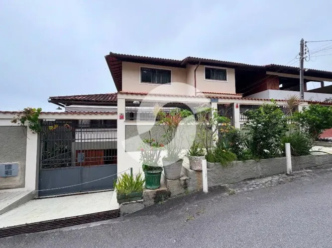 Casa de 160 m² na Simplício José Corrêa - Itaipu - Niterói - RJ, à venda por R$ 950.000