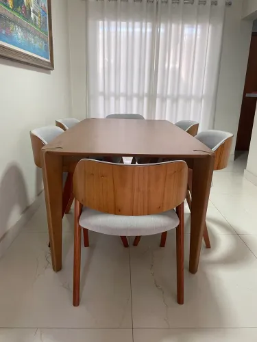 Mesa de jantar com 6 cadeiras