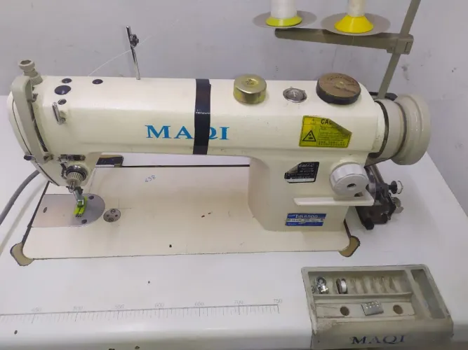 Máquina de costura Reta