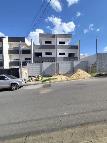 Casa geminada nova com entrada individual à venda no bairro Alto das Flores - Betim
