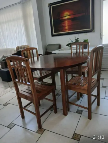 Mesa e cadeiras 