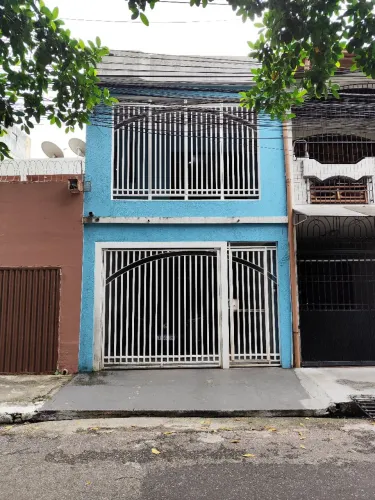 CASA DE 2 PAVIMENTOS COM SUÍTE MASTER E ÁREA GOURMET | REDUTO