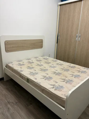 Vendo Cama de Casal com colchão