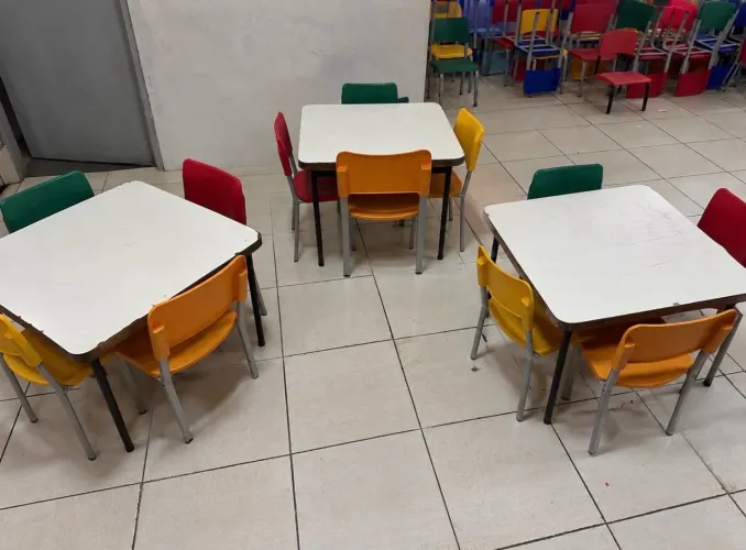 Mesas e cadeiras infantis