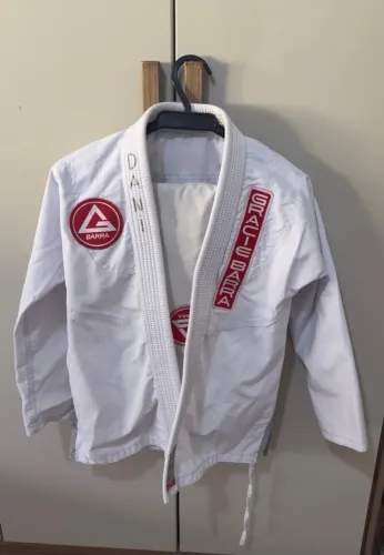 Kimono Gracie Barra Branco M4 usado