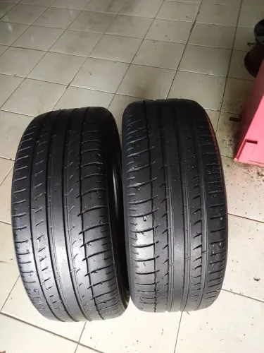 Pá de pneus 225 50 17 importado usados