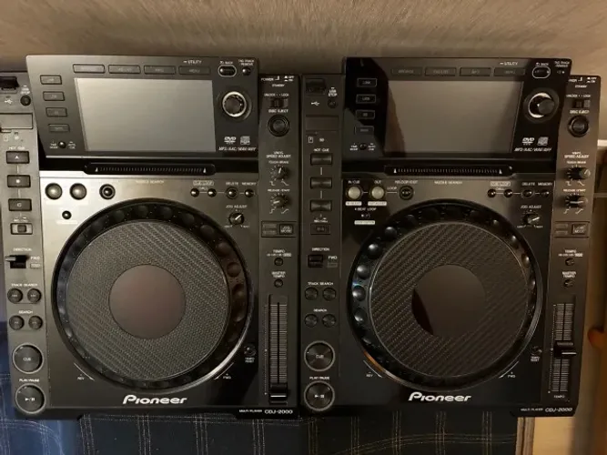 CDJs Pioneer CDJ-2000 (Modelo Original)