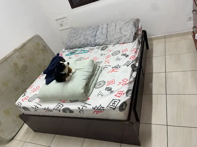 Cama de casal com gavetas 