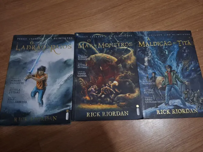 Hq Percy Jackson 3 volumes