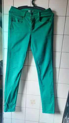 Calça feminina skinny 