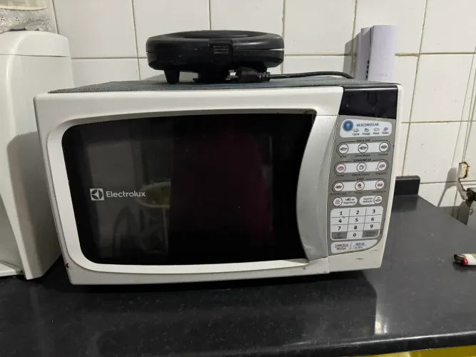 Vendo microondas electrolux, liga e roda mas não esquenta