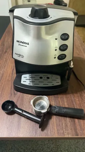 Máquina de Café Expresso Mondial Premium C08