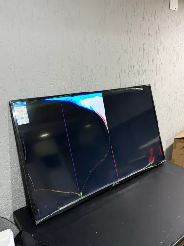 Televisão Vizzion 50 Modelo LE50UHD20 ( tela quebrada)