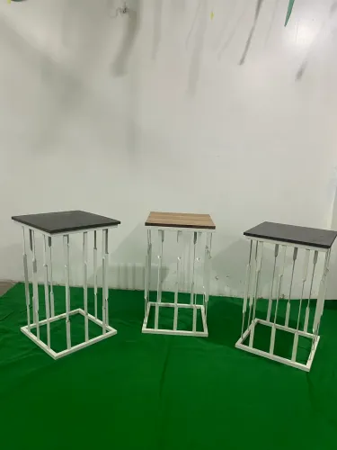 Trio de mesas de decoração