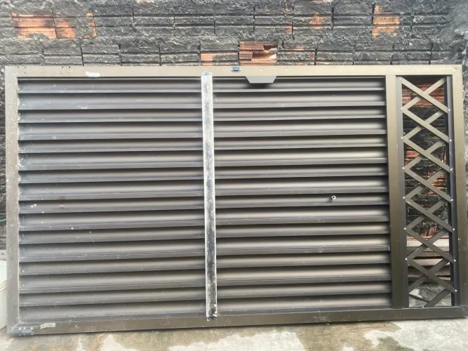 Vende-se portão de aluminio