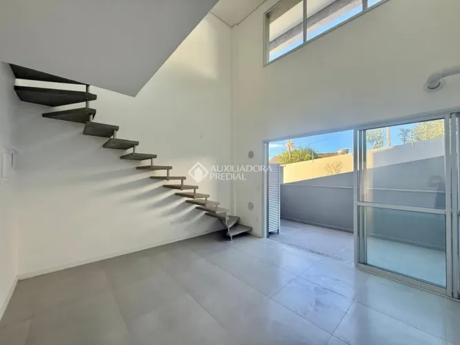 APARTAMENTO DUPLEX NOVO COM PÁTIO 1KM CAMPECHE