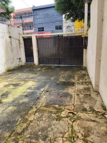 Casa comercial de 2 pavimentos c/ 260m2, 6 quartos e vaga p/ 3 carros em Nazaré/Belém-P