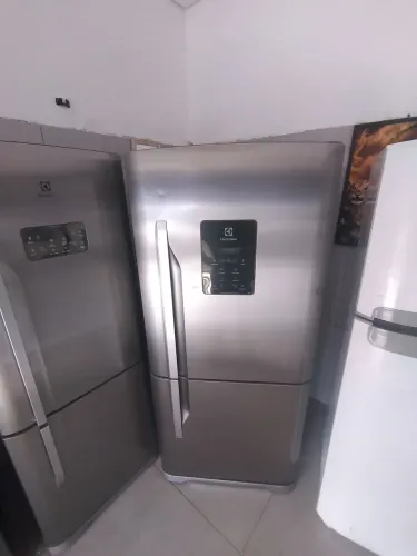 Geladeira Electrolux inversa 598 litros