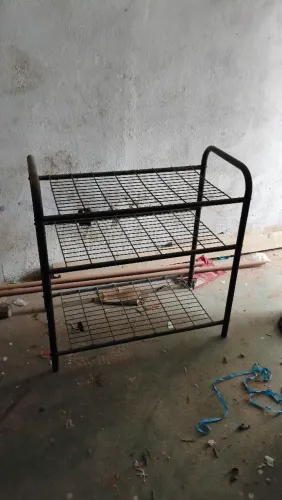 Sapateira prateleira de ferro preta aramada