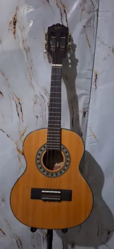 Belíssimo cavaquinho tagima elétrico com capa