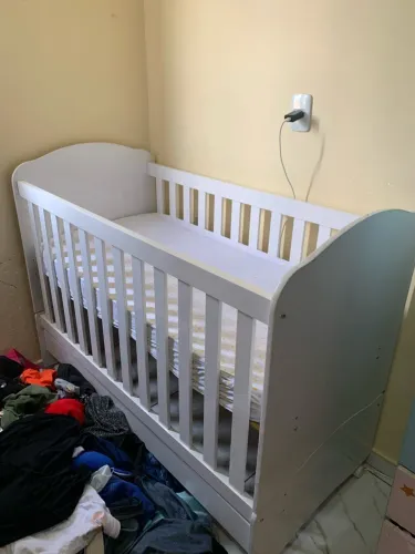BERÇO E GUARDA ROUPA 