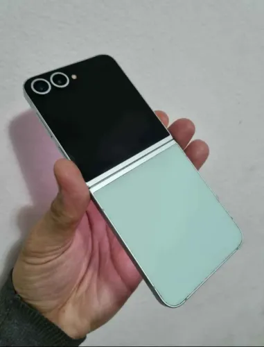 Sansung z flip 6 em perfeito estado, troco por iPhone do mesmo nivel