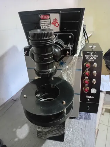 Vende-se máquina de salgados e masseira