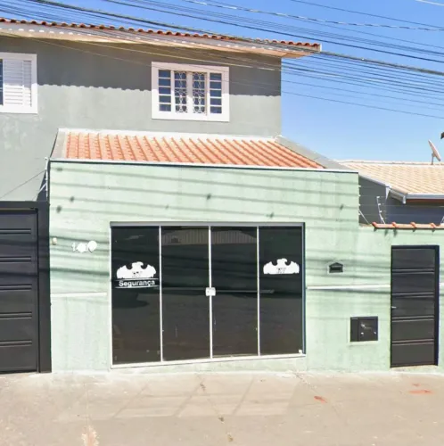 Vende-se casa em excelente localização !!!