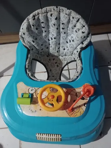 Vendo andador e cadeira de descanso