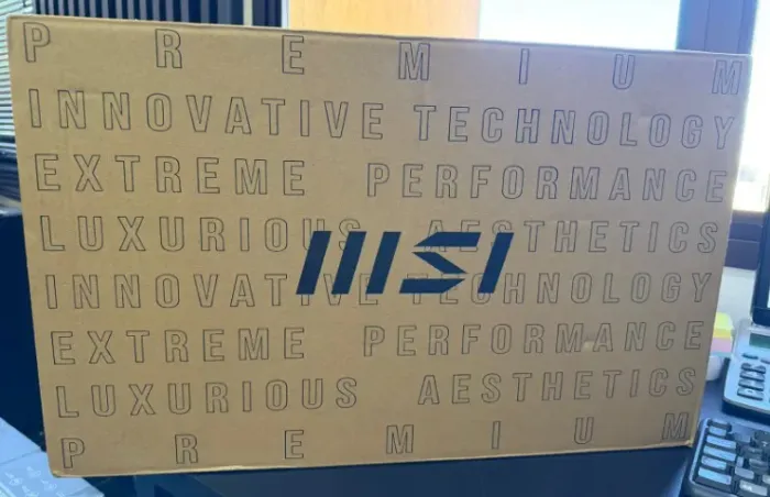 NOTEBOOK MSI VECTOR 16 HX AI A2XWIG-050US 1TB 16RAM I9 275HX 16POL W11 GRAY
