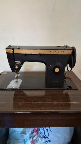 Máquina de costura Singer 247