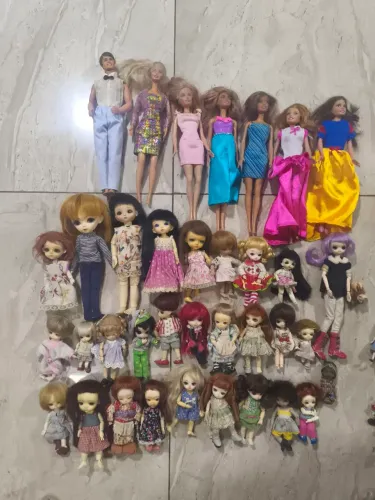 vendo 36 bonecas antigas todas originais só vendo a coleção inteira preço bom pra sair log