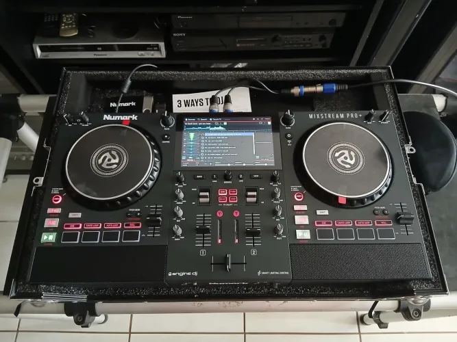 CONTROLADORA NUMARK MIXSTREAM PRO+ COM HARD CASE